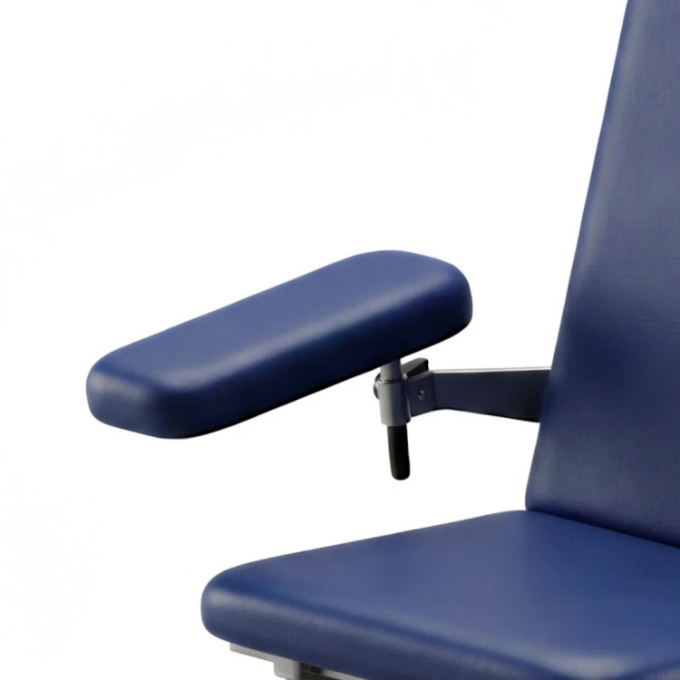 Odchylany podłokietnik zintegrowany z oparciem - fotel do pobrań FK-K1 Comfort